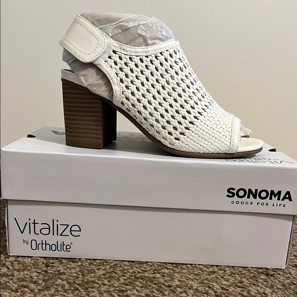 Sonoma White Peep-Toe Sandals - Picture 2 of 13